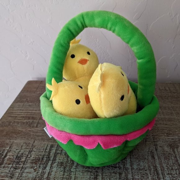 New W/Tags: Easter Basket W/Three Peeps (each one has a squeaker) - Picture 5 of 6